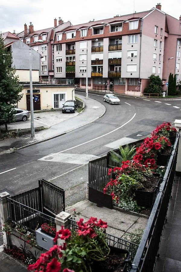 Oda ve Kahvaltı Melior Szallo Eğri